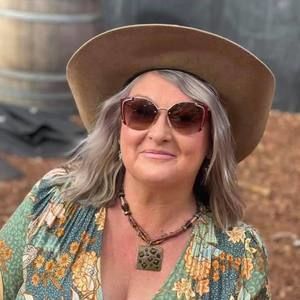 Meet your Posher, Julie